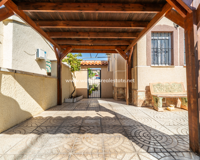Resale - Detached - Urb. La Marina