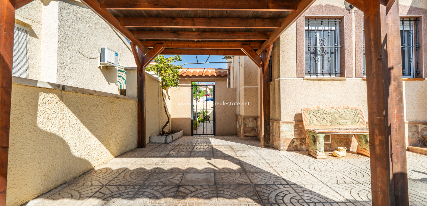 Resale - Detached - Urb. La Marina
