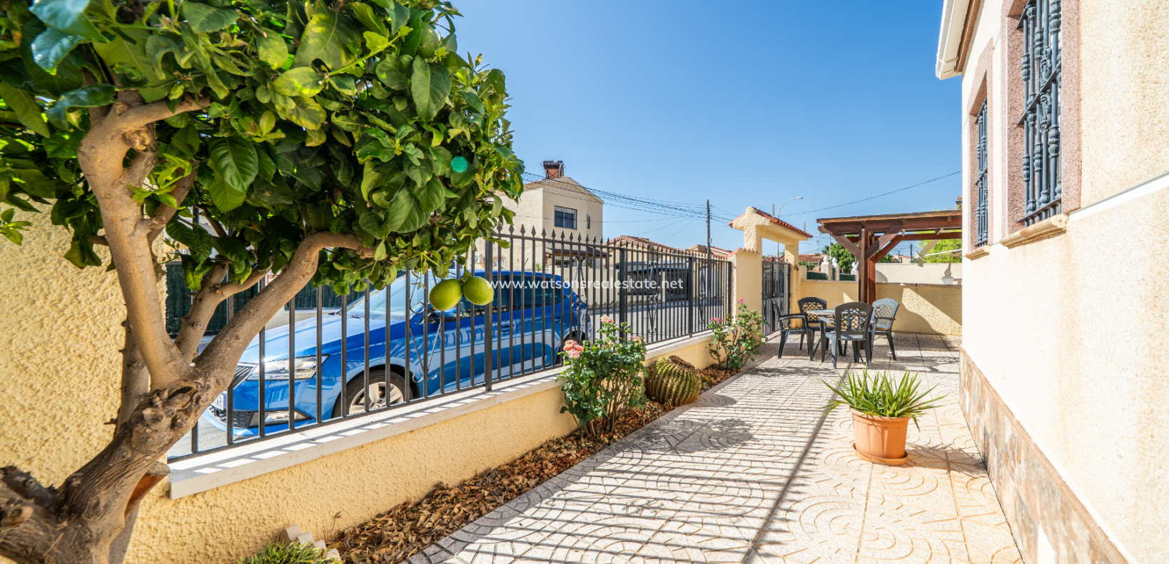 Resale - Detached - Urb. La Marina