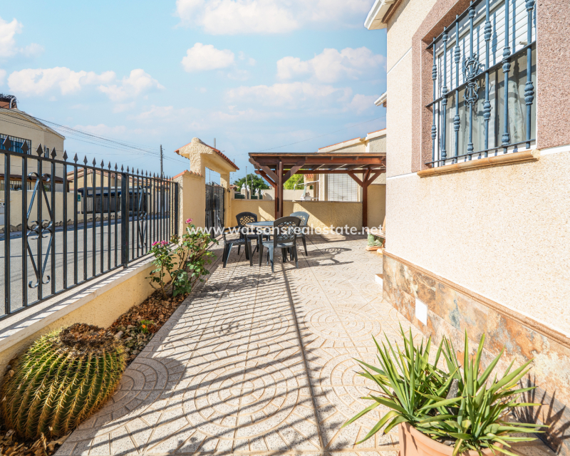 Resale - Detached - Urb. La Marina