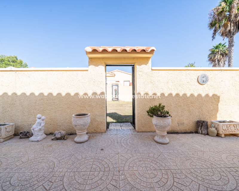 Resale - Detached - Urb. La Marina