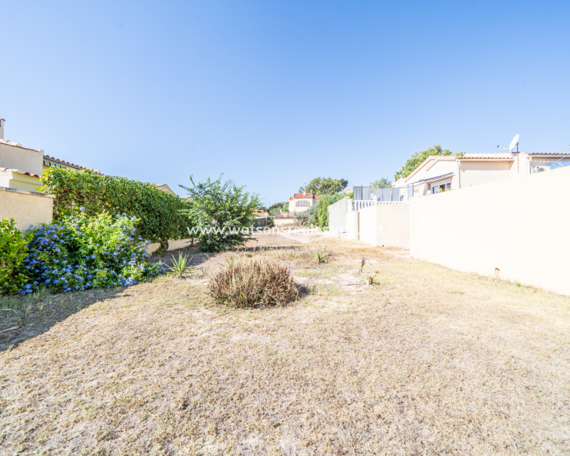 Resale - Detached - Urb. La Marina