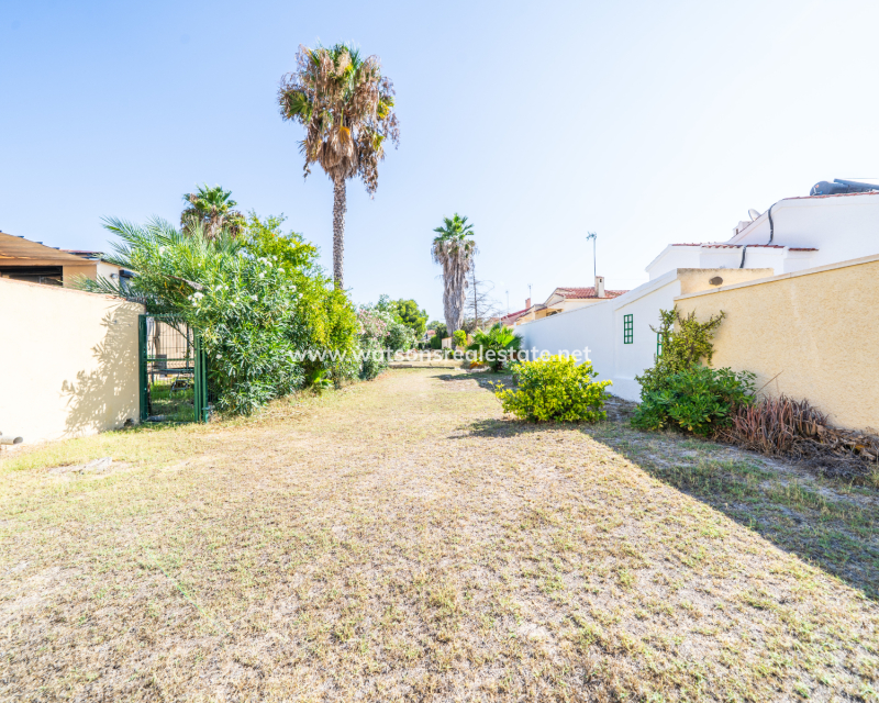 Resale - Detached - Urb. La Marina
