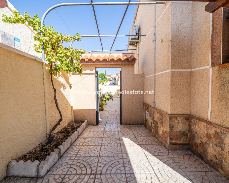 Resale - Detached - Urb. La Marina