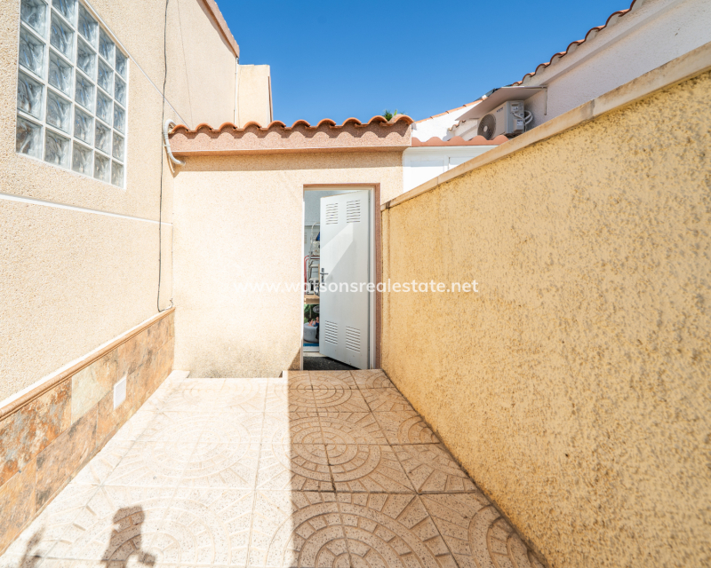 Resale - Detached - Urb. La Marina