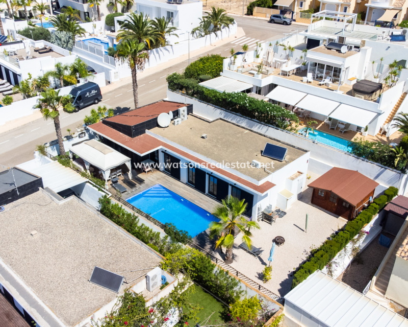 Resale - Detached - Urb. La Marina