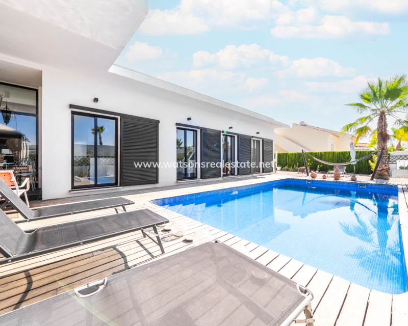 Resale - Detached - Urb. La Marina