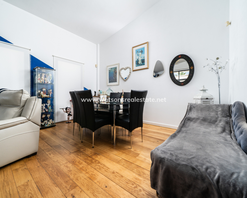 Resale - Detached - Urb. La Marina