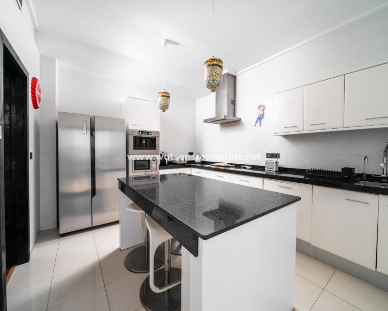 Resale - Detached - Urb. La Marina