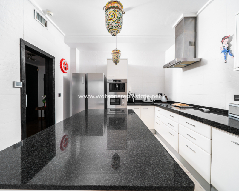 Resale - Detached - Urb. La Marina