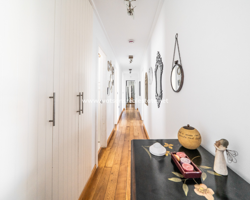 Resale - Detached - Urb. La Marina
