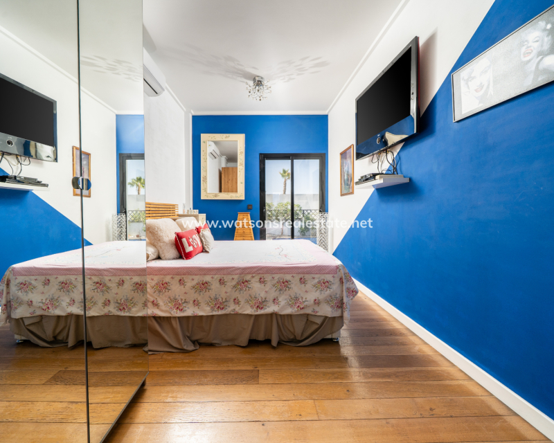 Resale - Detached - Urb. La Marina