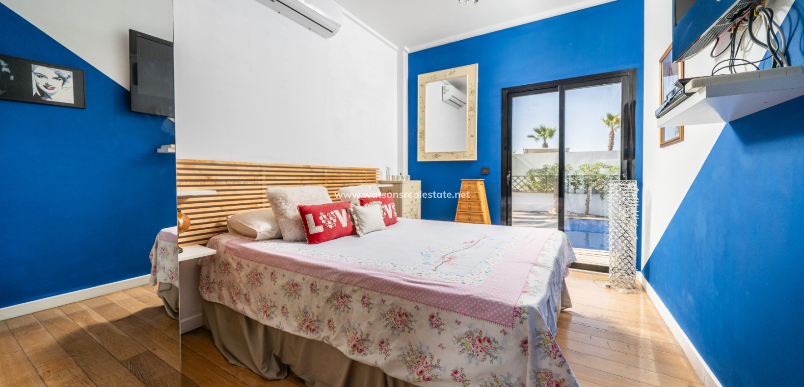 Resale - Detached - Urb. La Marina