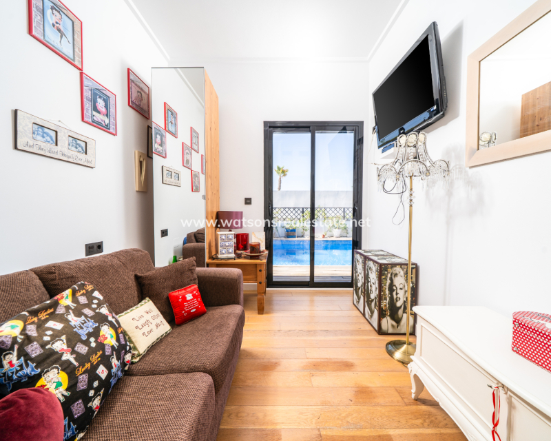 Resale - Detached - Urb. La Marina