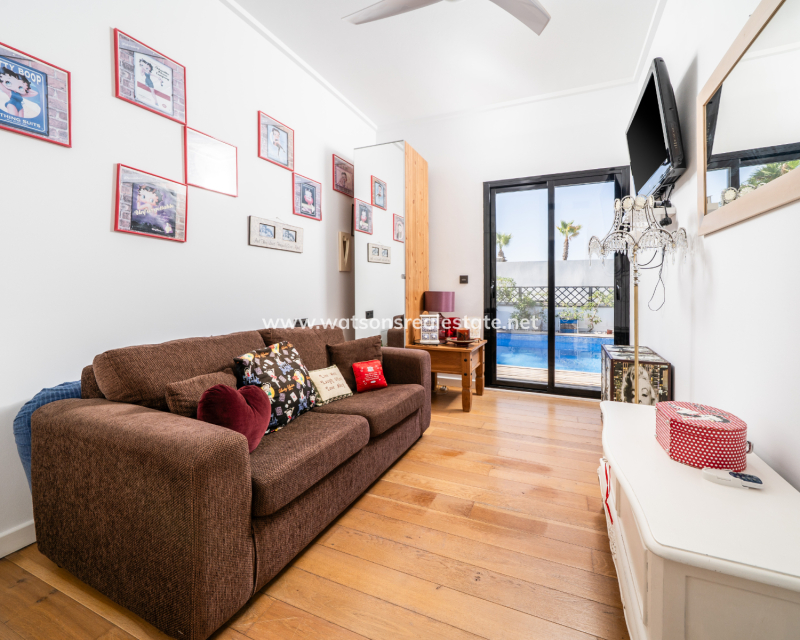 Resale - Detached - Urb. La Marina