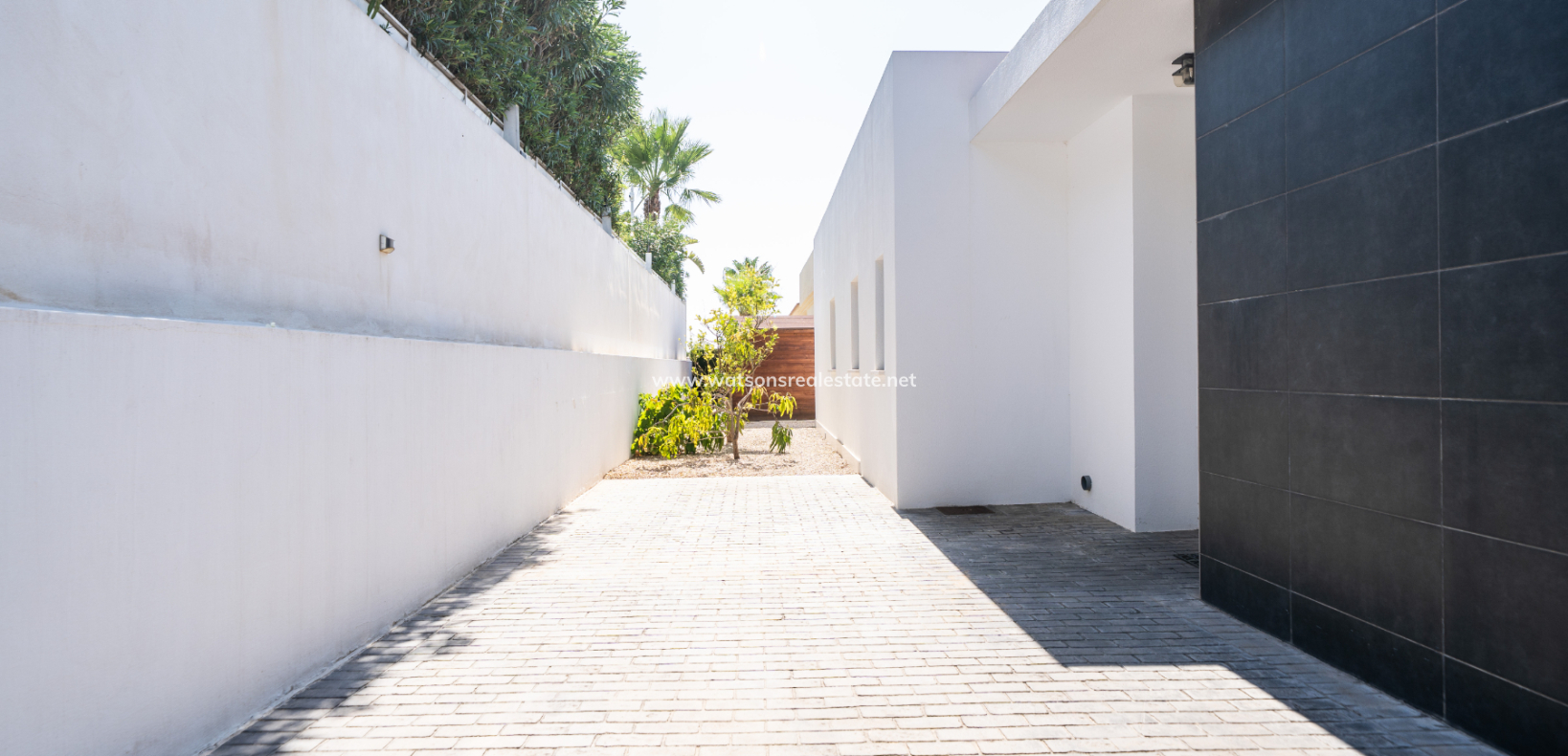 Resale - Detached - Urb. La Marina