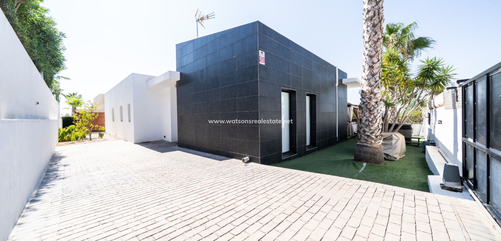 Resale - Detached - Urb. La Marina