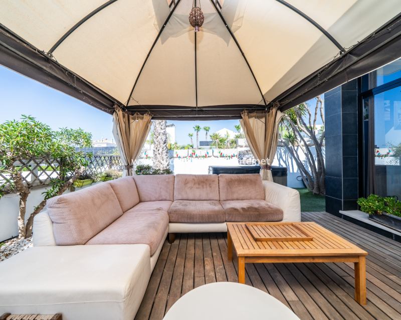 Resale - Detached - Urb. La Marina