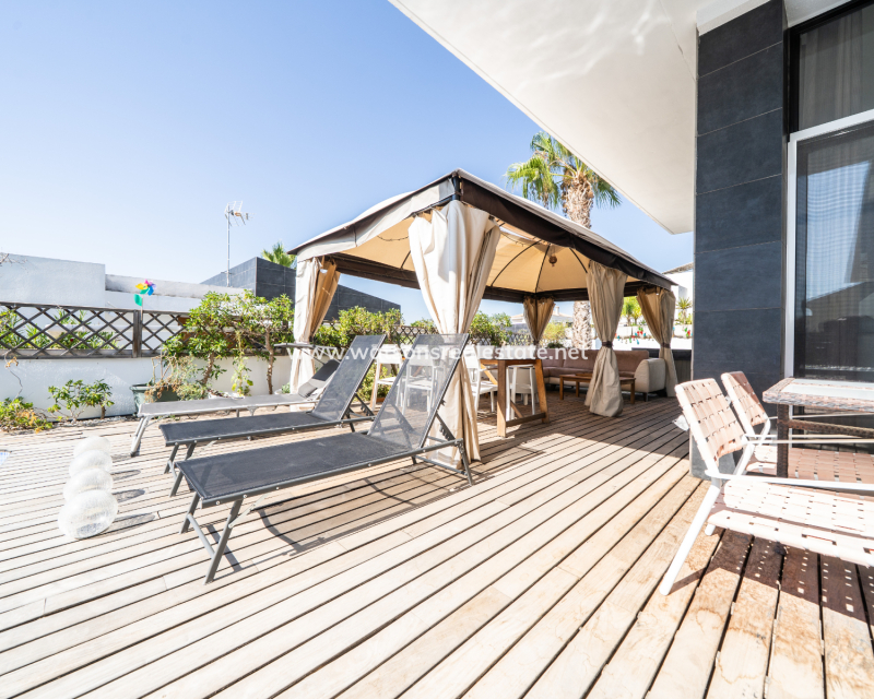 Resale - Detached - Urb. La Marina