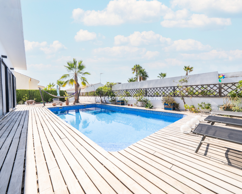 Resale - Detached - Urb. La Marina