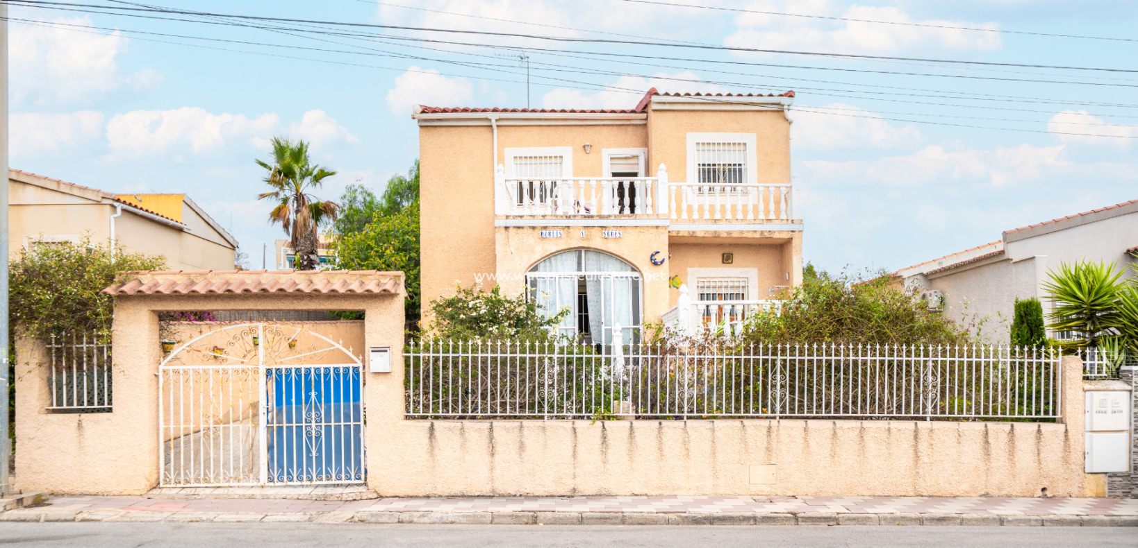 Resale - Detached - Urb. La Marina