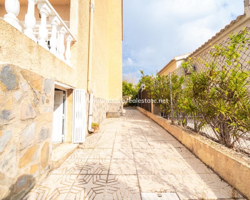 Resale - Detached - Urb. La Marina