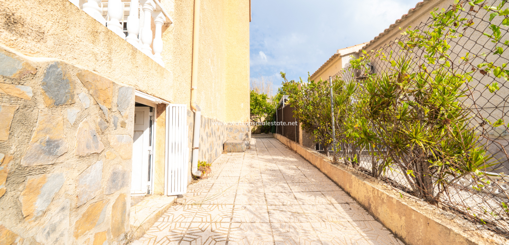 Resale - Detached - Urb. La Marina