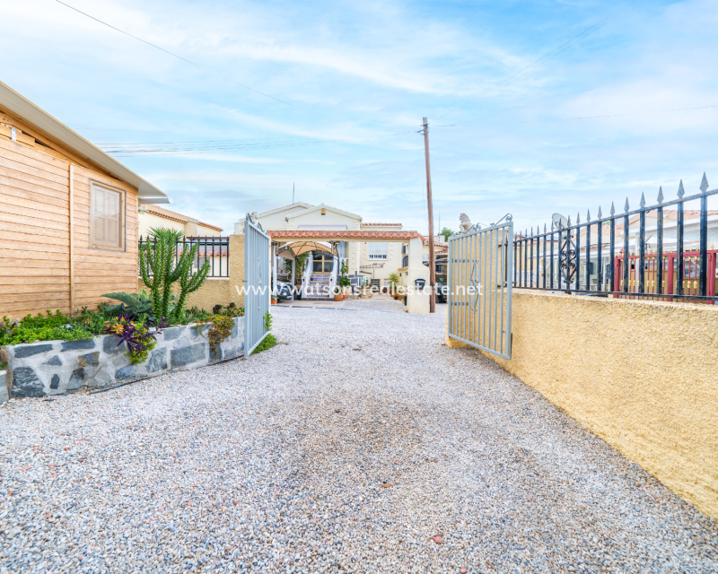 Resale - Detached - Urb. La Marina