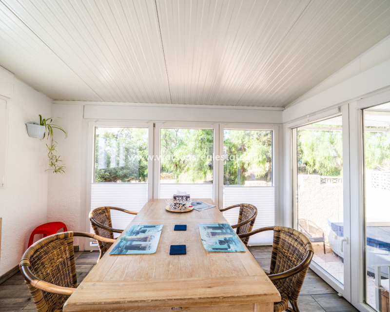 Resale - Detached - Urb. La Marina