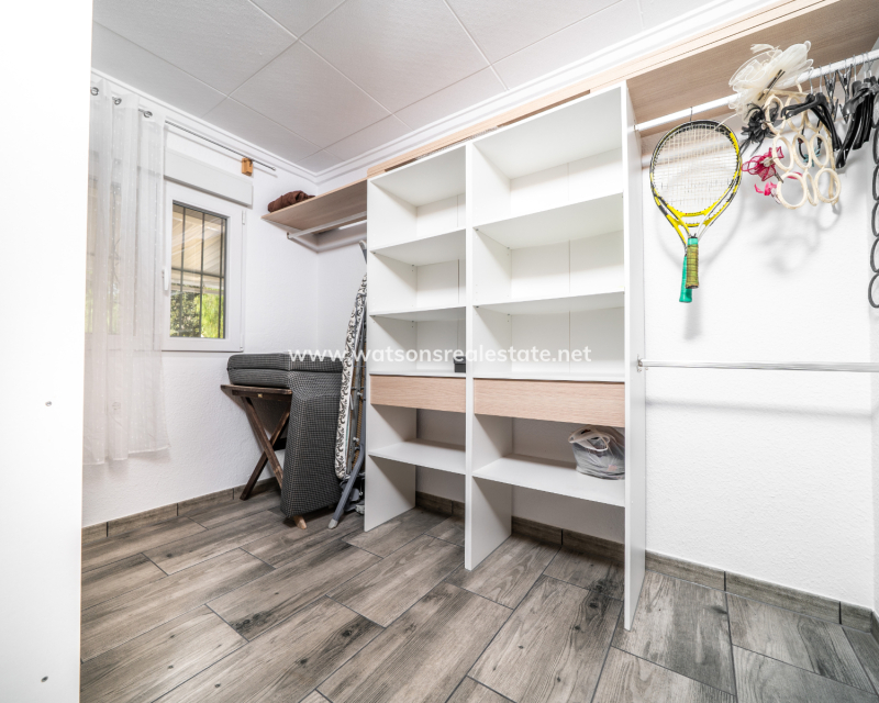 Resale - Detached - Urb. La Marina