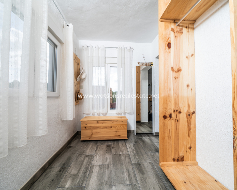 Resale - Detached - Urb. La Marina