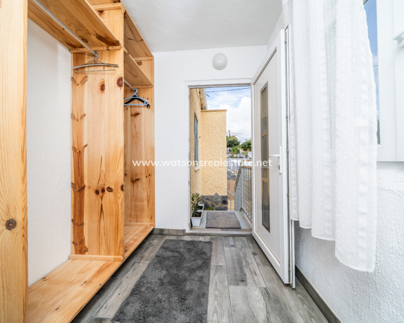 Resale - Detached - Urb. La Marina