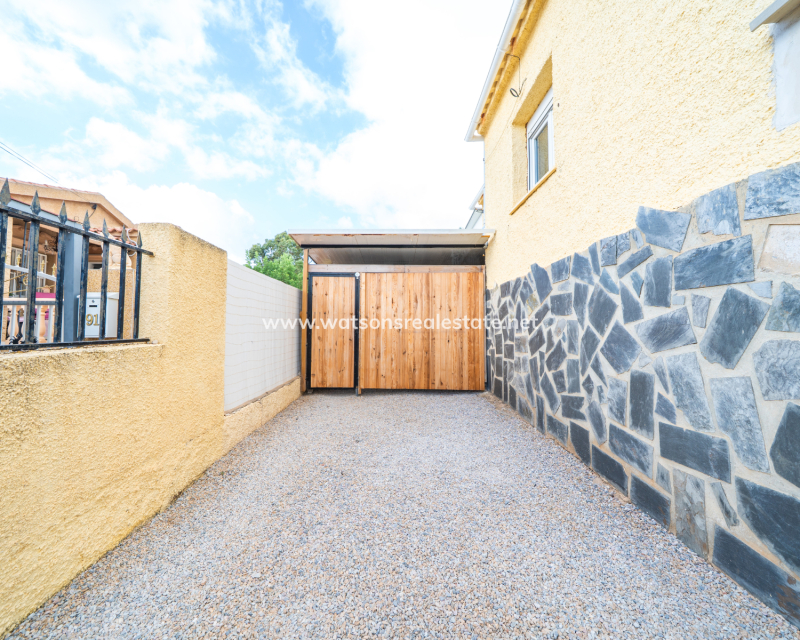 Resale - Detached - Urb. La Marina