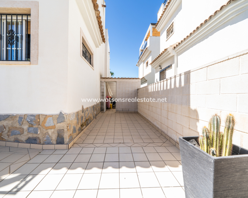 Resale - Detached - Urb. La Marina