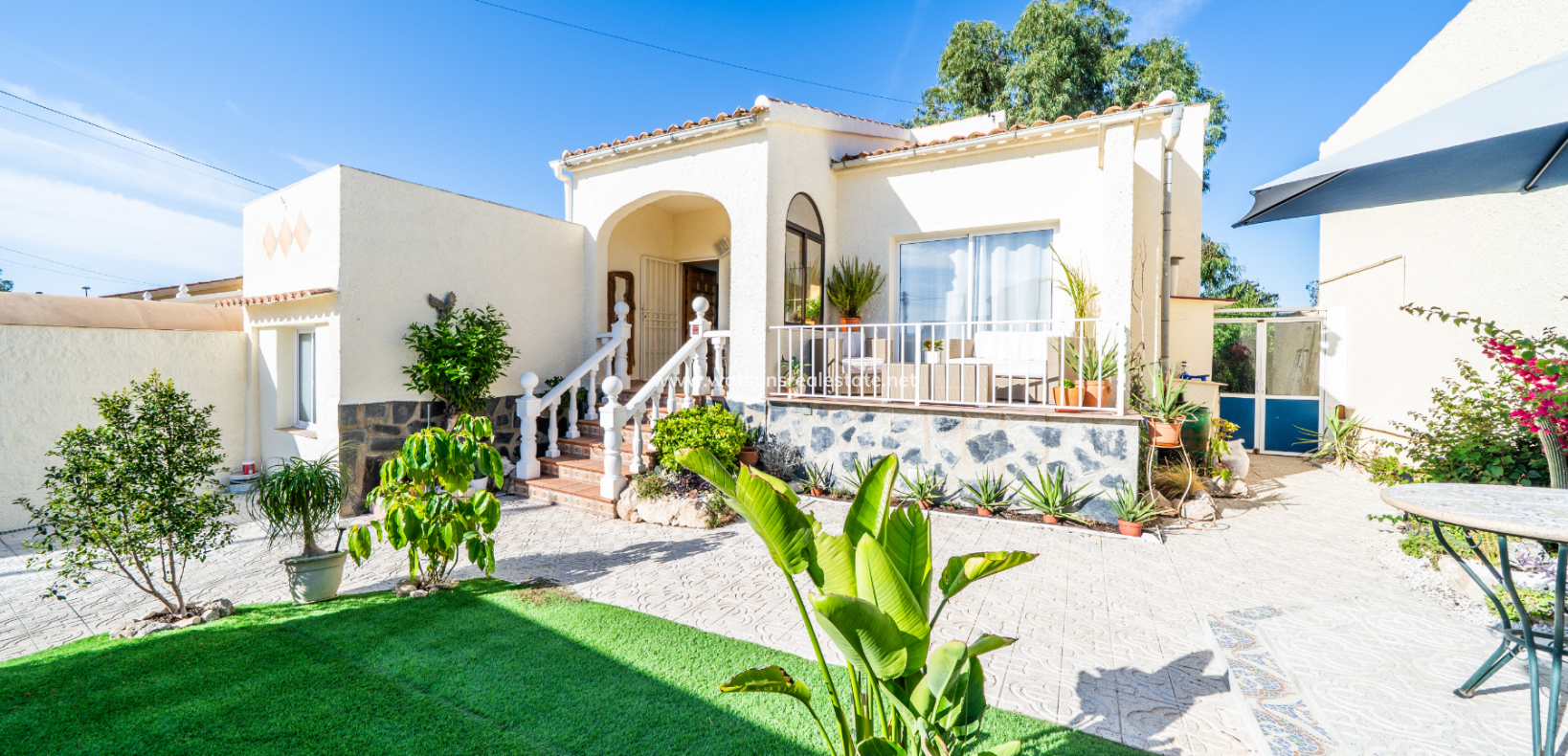 Resale - Detached - Urb. La Marina