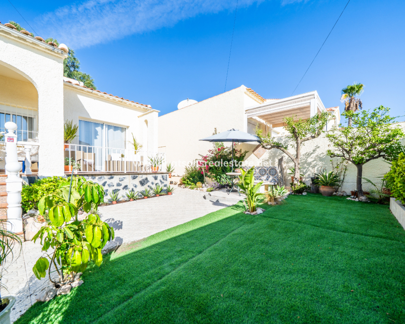 Resale - Detached - Urb. La Marina
