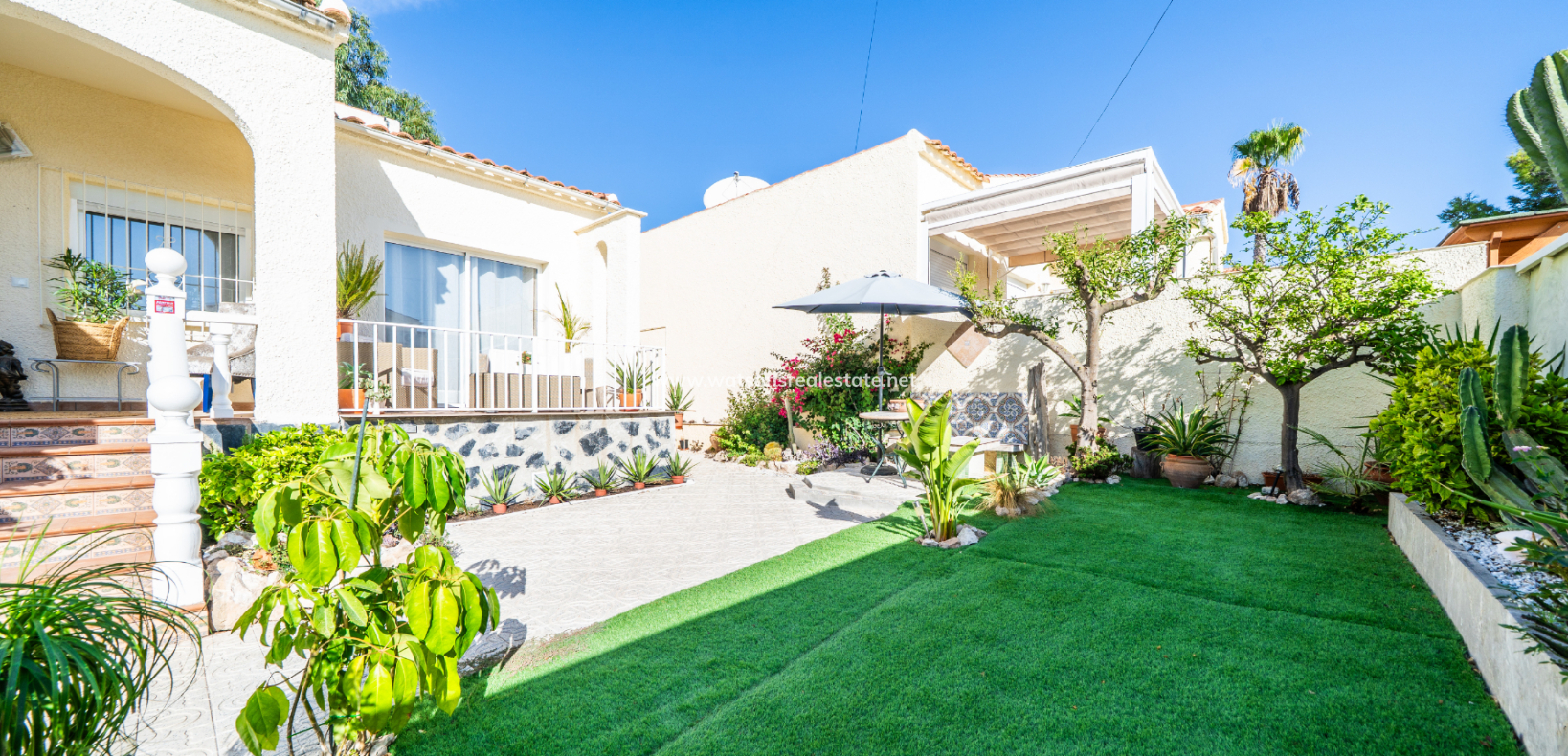 Resale - Detached - Urb. La Marina