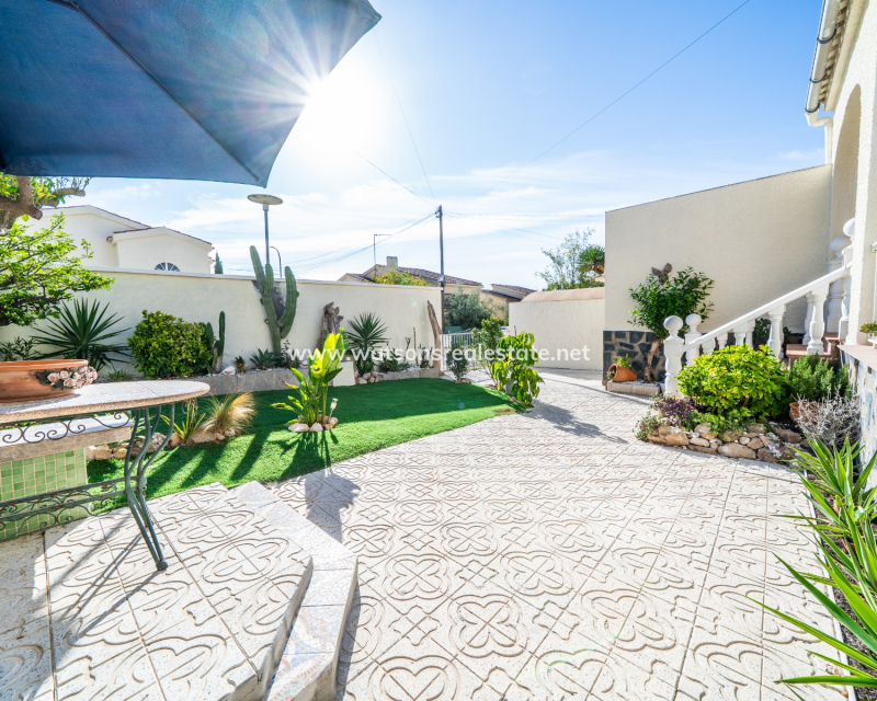 Resale - Detached - Urb. La Marina