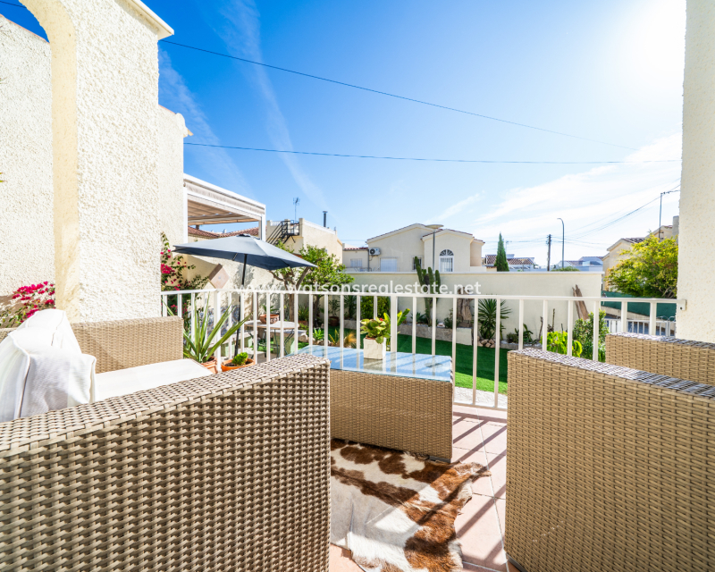 Resale - Detached - Urb. La Marina