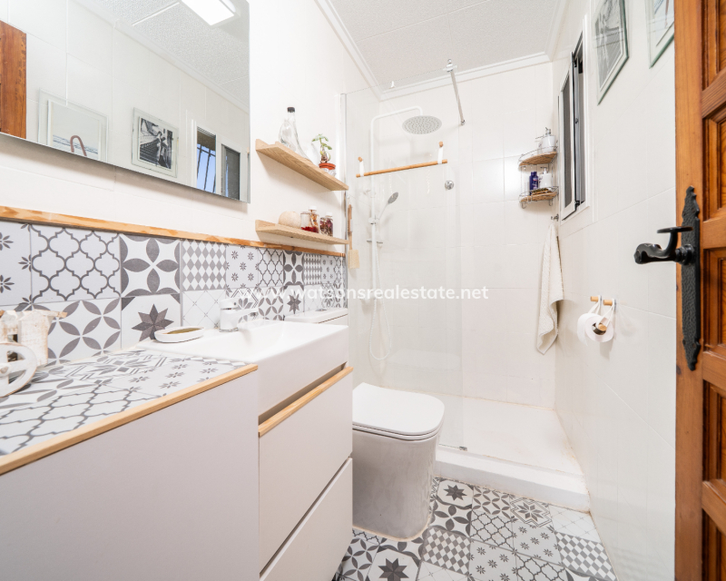 Resale - Detached - Urb. La Marina