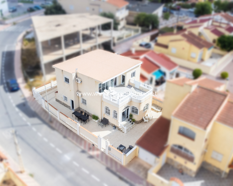 Resale - Detached - Urb. La Marina