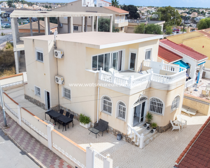 Resale - Detached - Urb. La Marina
