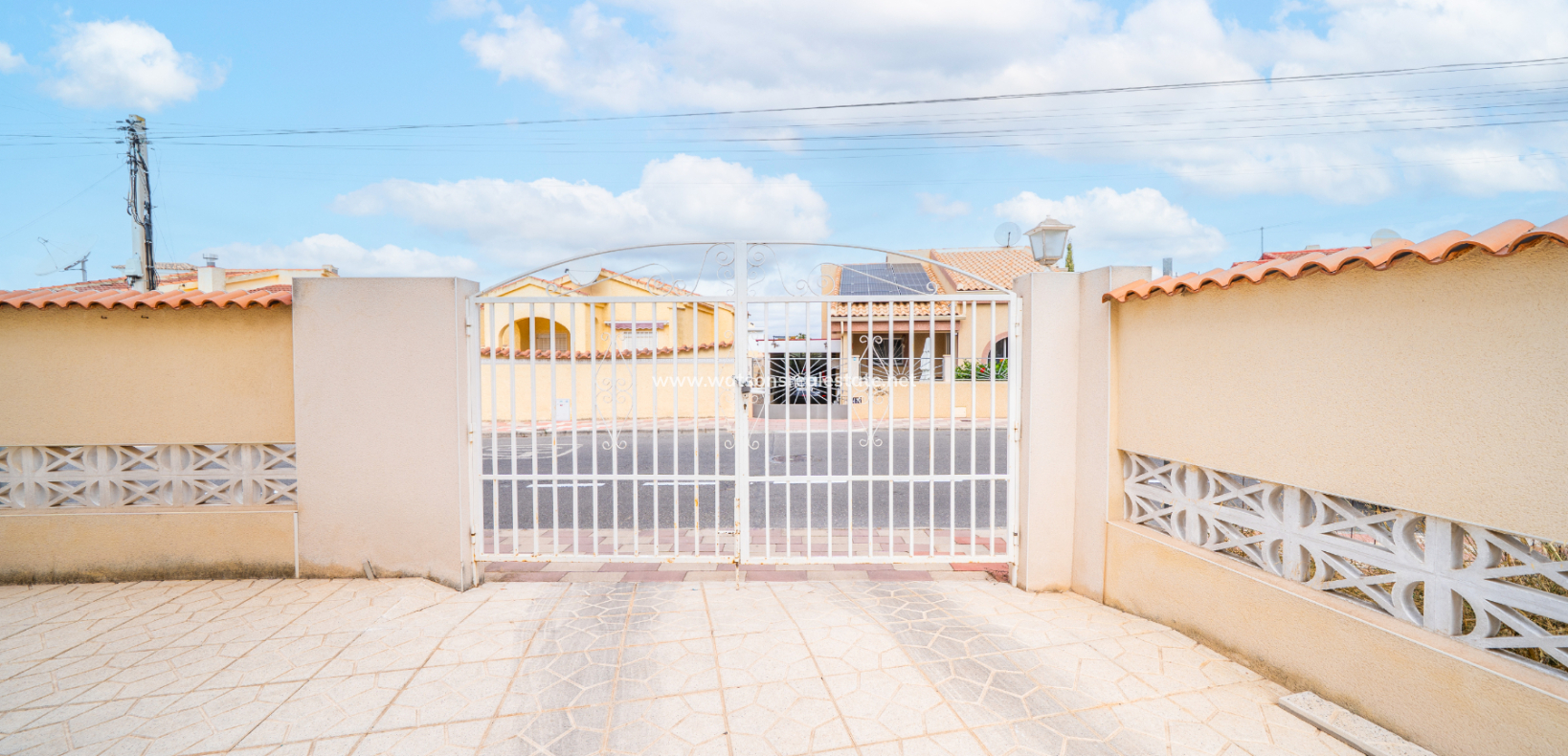 Resale - Detached - Urb. La Marina