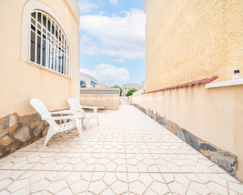 Resale - Detached - Urb. La Marina