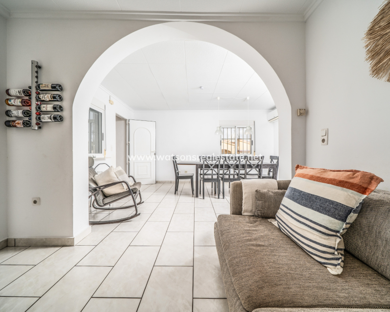 Resale - Detached - Urb. La Marina