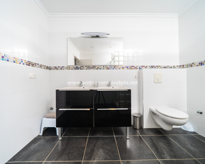 Resale - Detached - Urb. La Marina