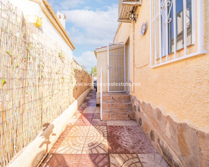 Resale - Detached - Urb. La Marina