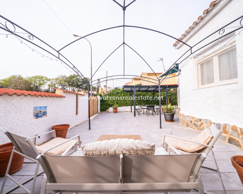 Resale - Detached - Urb. La Marina