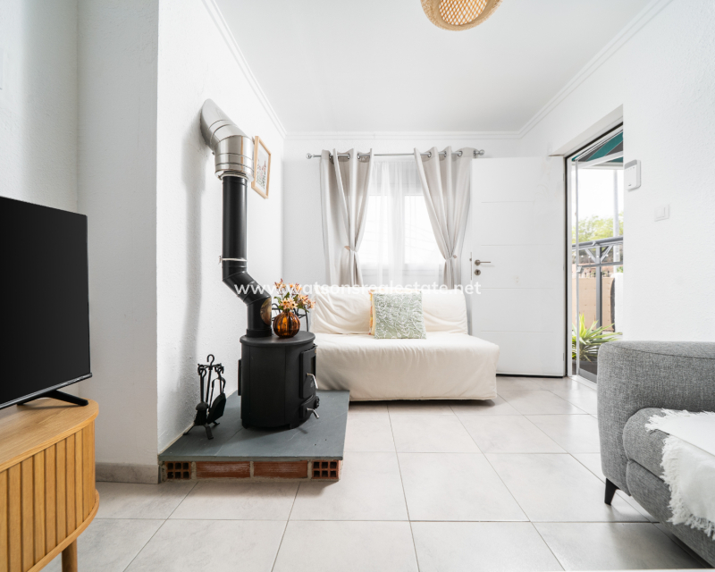 Resale - Detached - Urb. La Marina