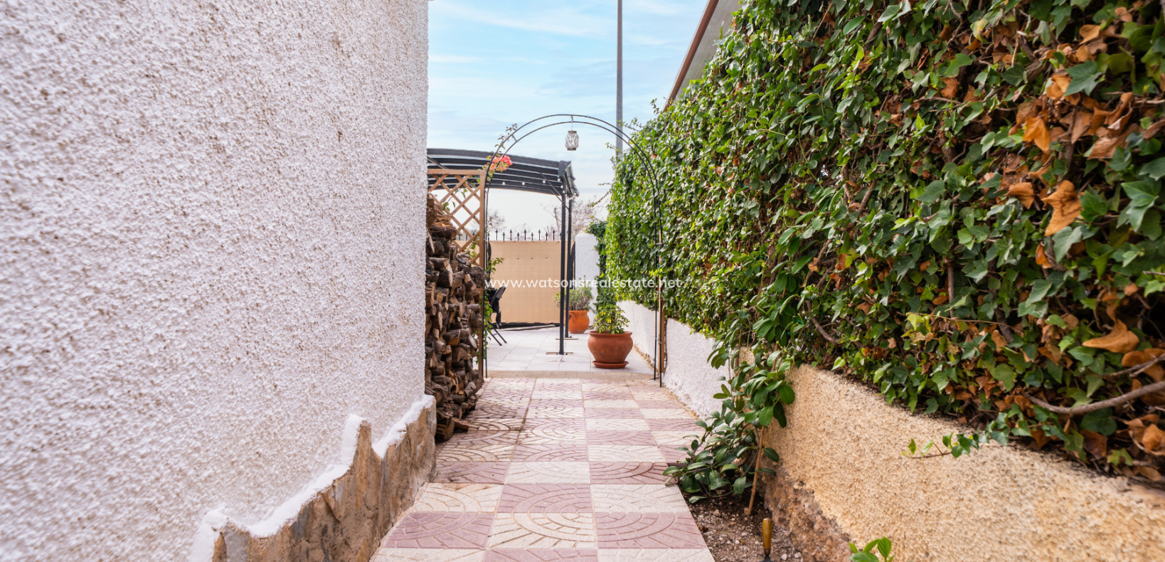 Resale - Detached - Urb. La Marina